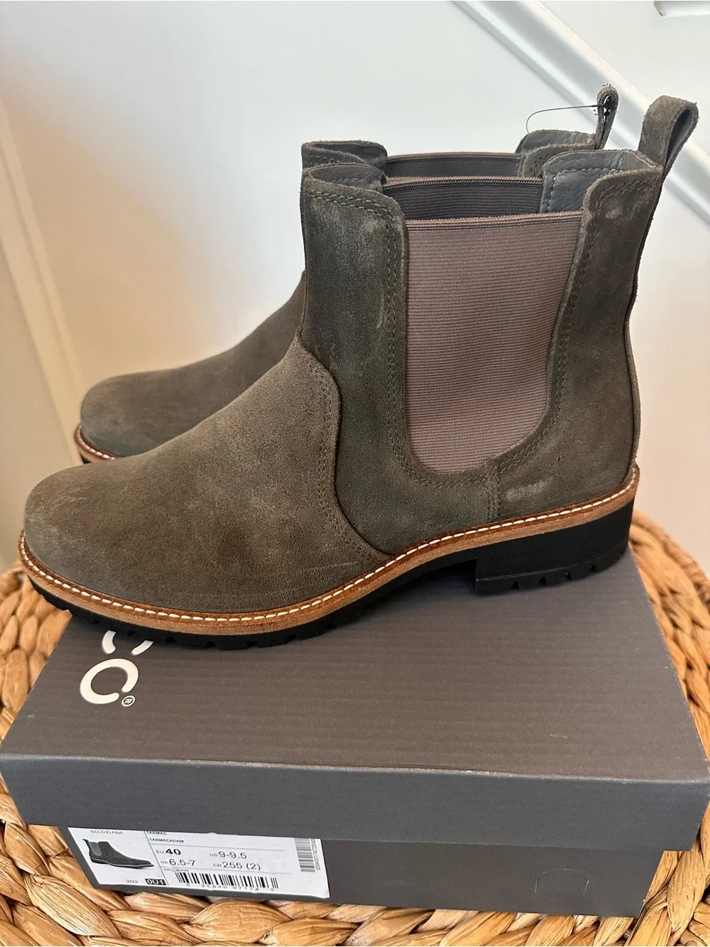 NWT sz 9 Ecco Elaina in Tarmac suede Chelsea style boots HydroMax dark green